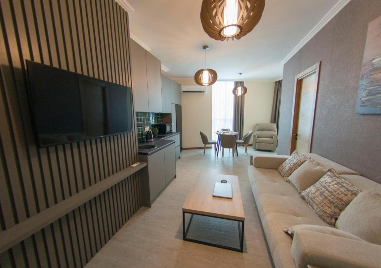 Season Suite Apart-Hotel Batumi Esterno foto