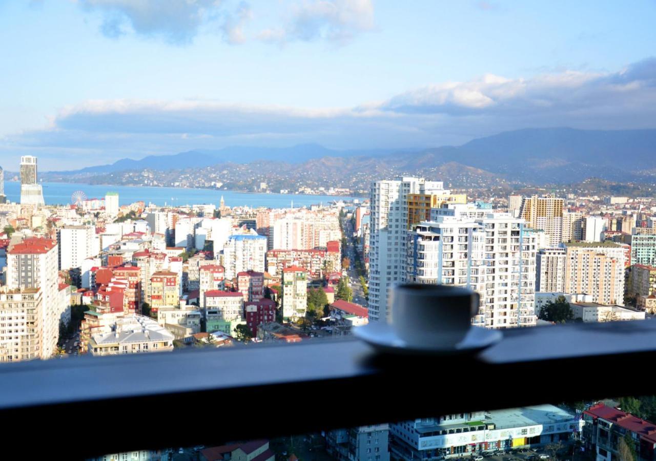 Season Suite Apart-Hotel Batumi Esterno foto