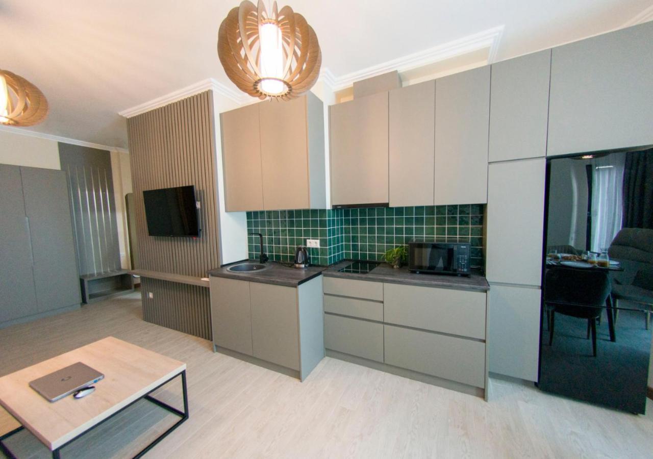 Season Suite Apart-Hotel Batumi Esterno foto