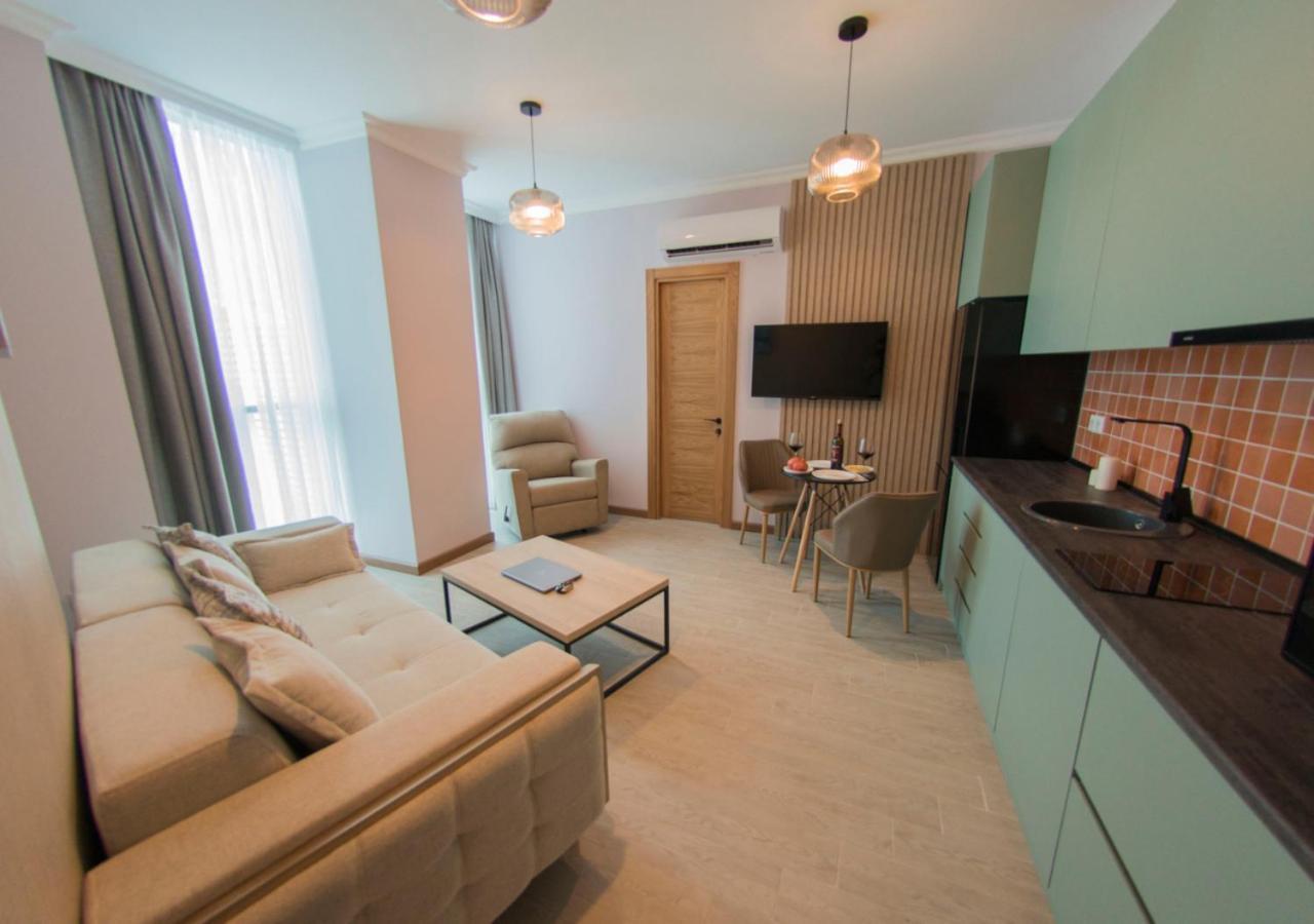 Season Suite Apart-Hotel Batumi Esterno foto