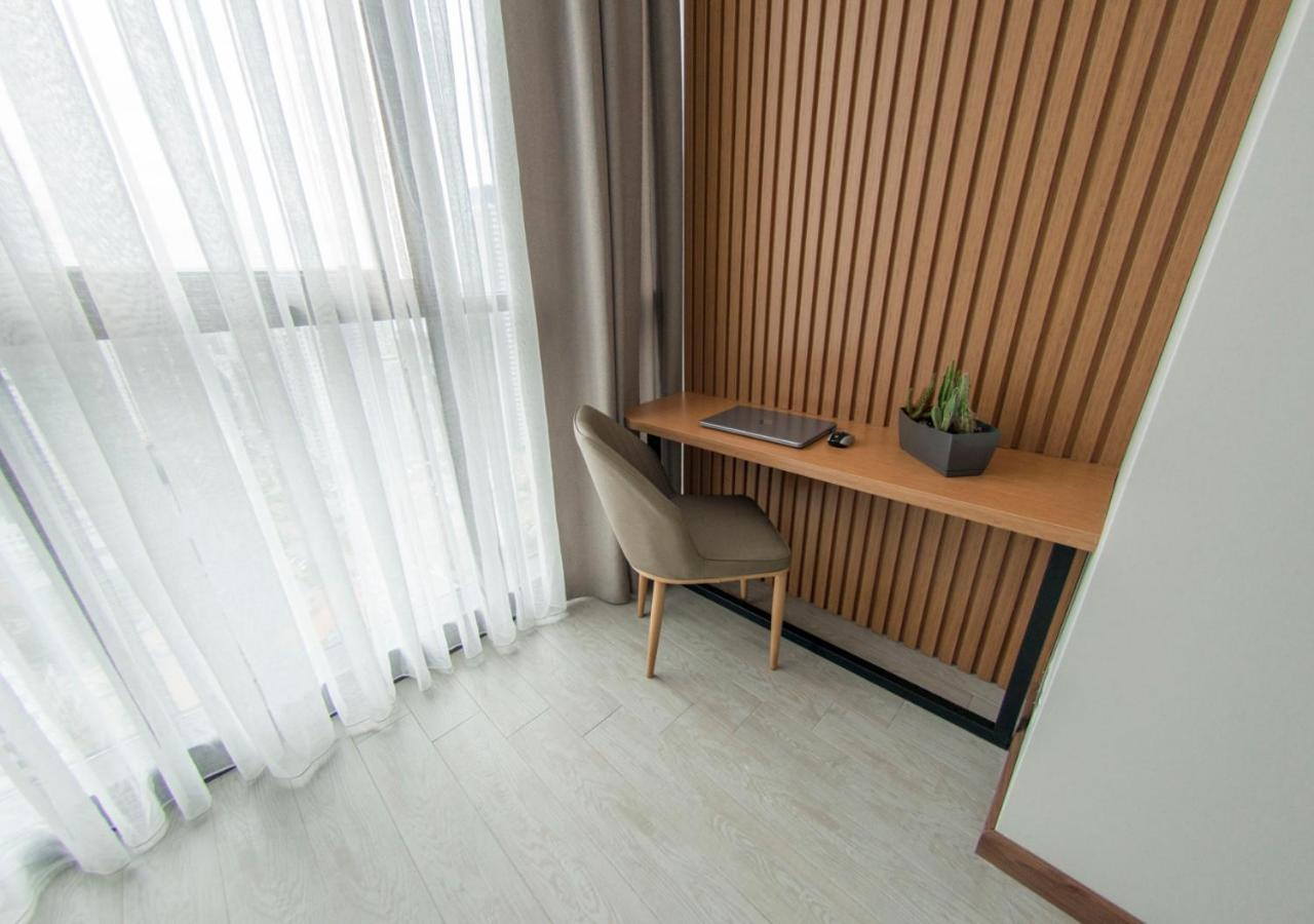 Season Suite Apart-Hotel Batumi Esterno foto