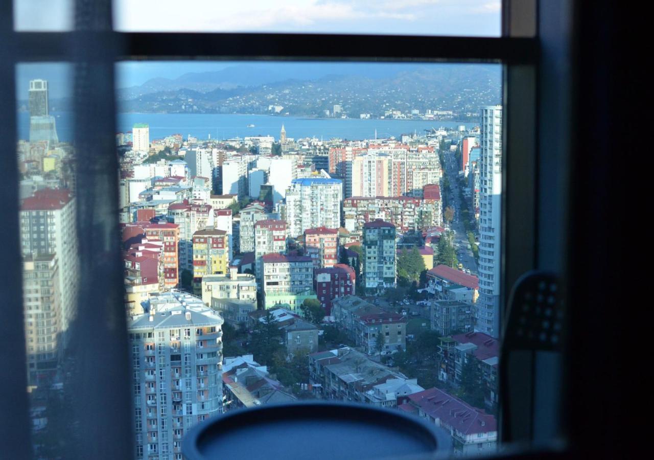 Season Suite Apart-Hotel Batumi Esterno foto