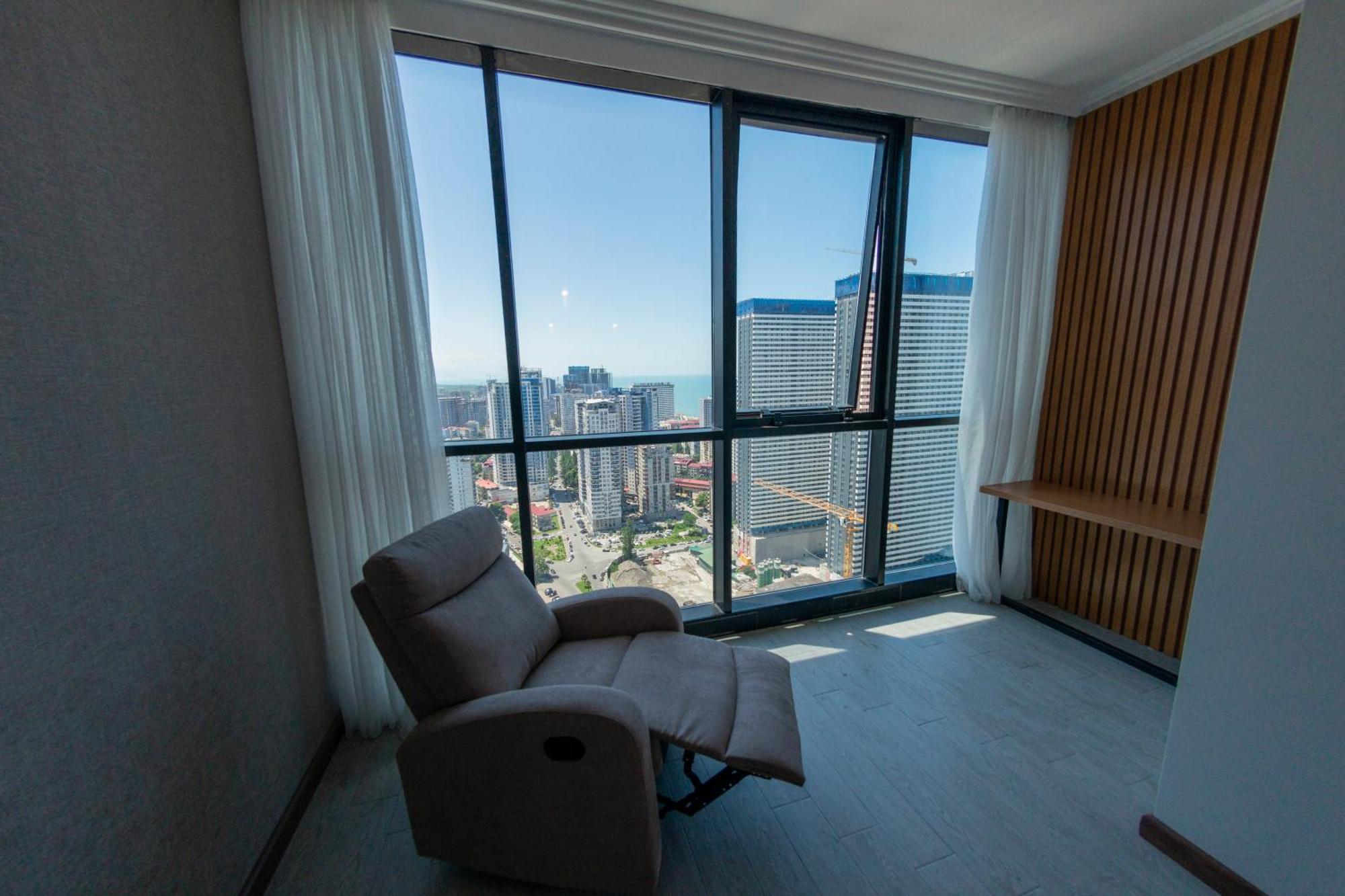 Season Suite Apart-Hotel Batumi Esterno foto