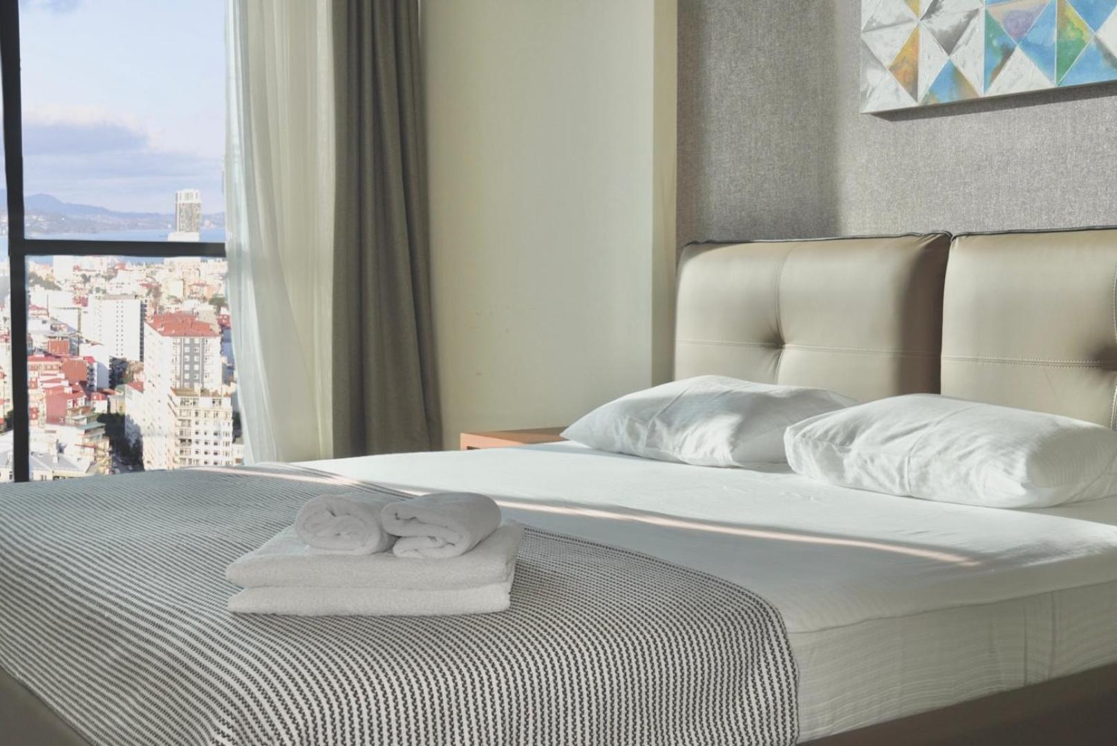 Season Suite Apart-Hotel Batumi Esterno foto