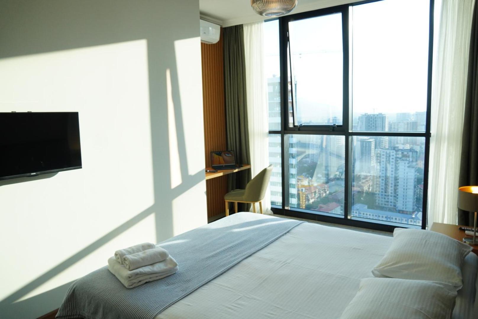 Season Suite Apart-Hotel Batumi Esterno foto
