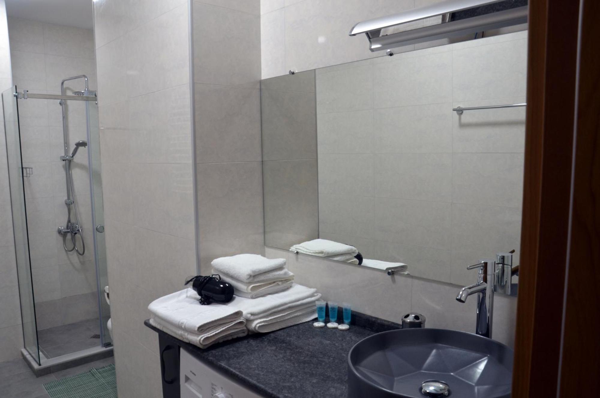 Season Suite Apart-Hotel Batumi Esterno foto