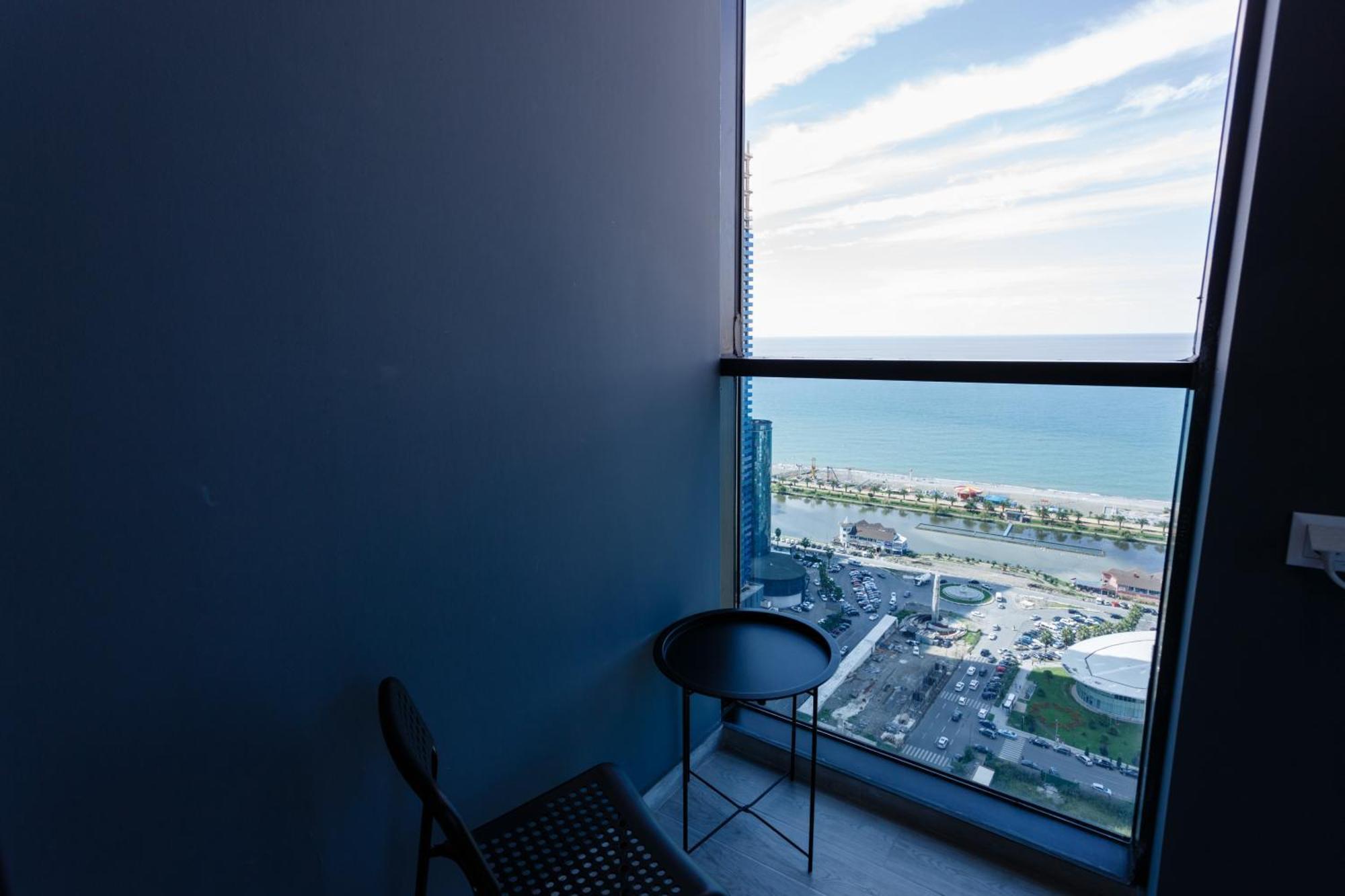 Season Suite Apart-Hotel Batumi Esterno foto