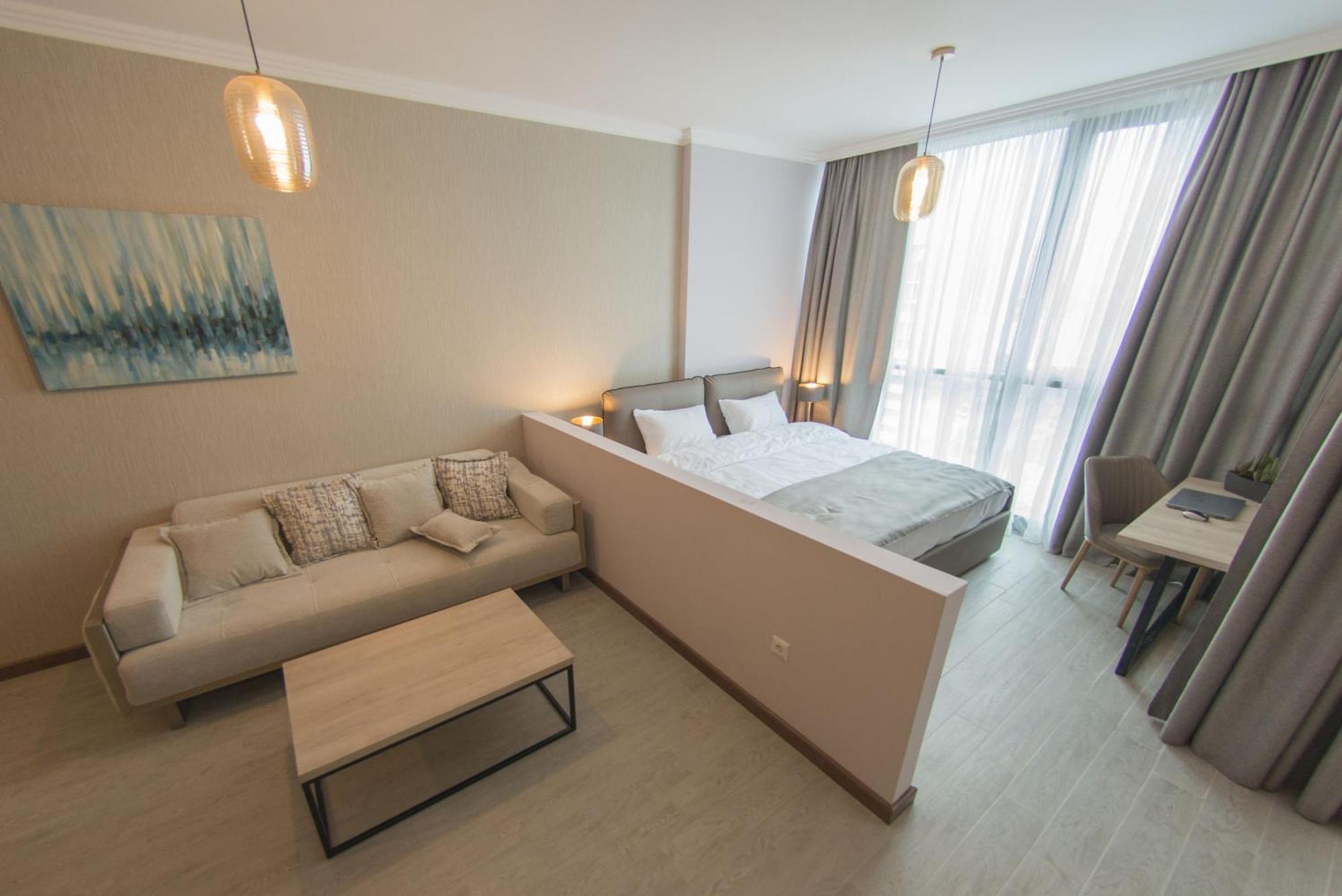 Season Suite Apart-Hotel Batumi Esterno foto