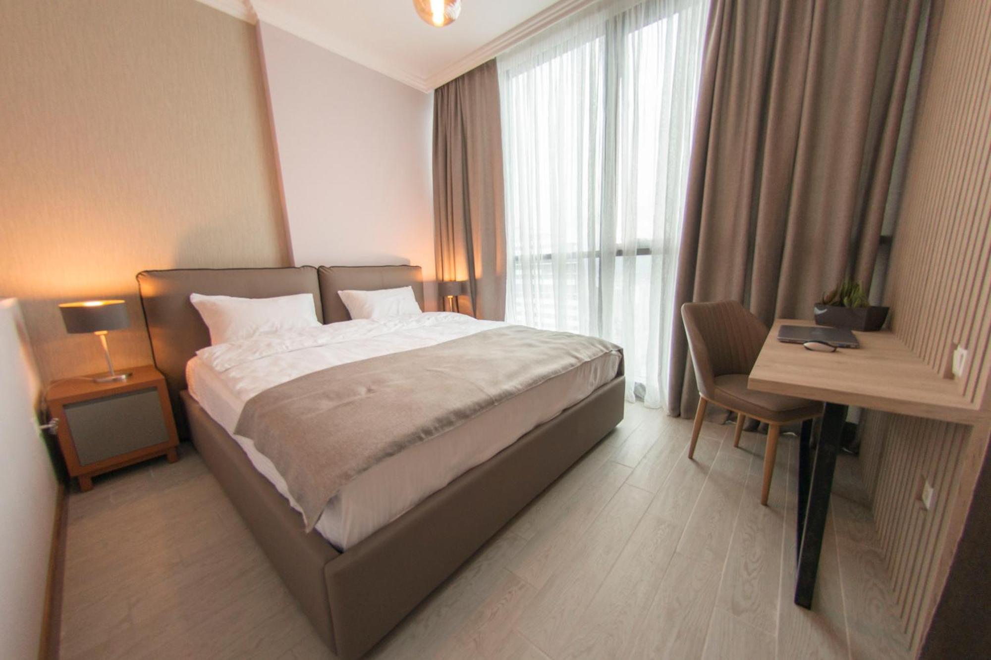 Season Suite Apart-Hotel Batumi Esterno foto