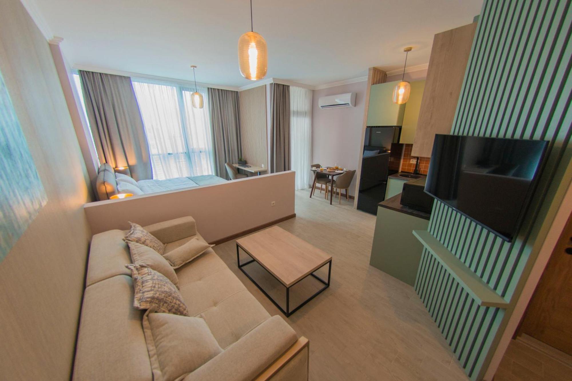 Season Suite Apart-Hotel Batumi Esterno foto