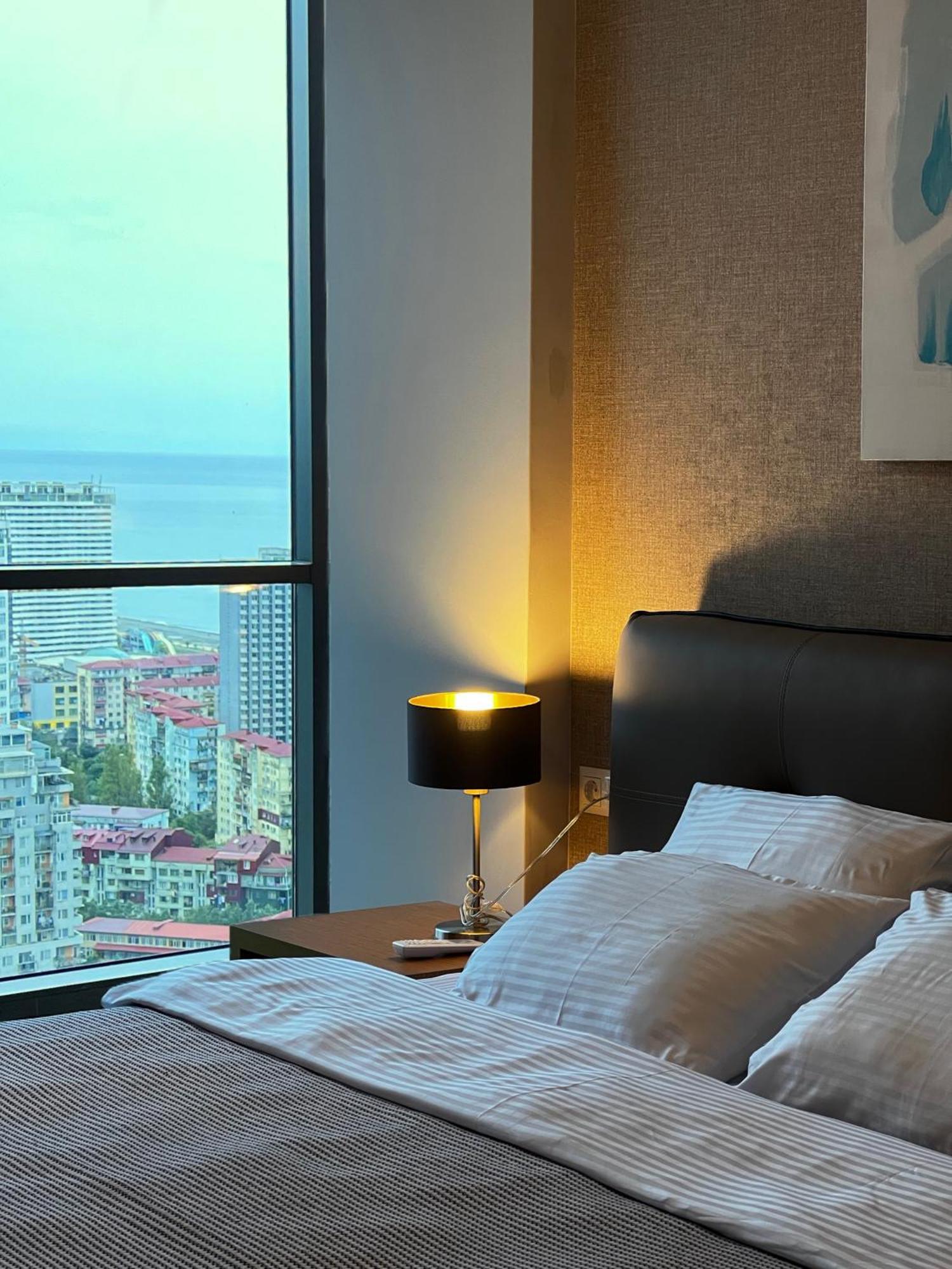 Season Suite Apart-Hotel Batumi Esterno foto