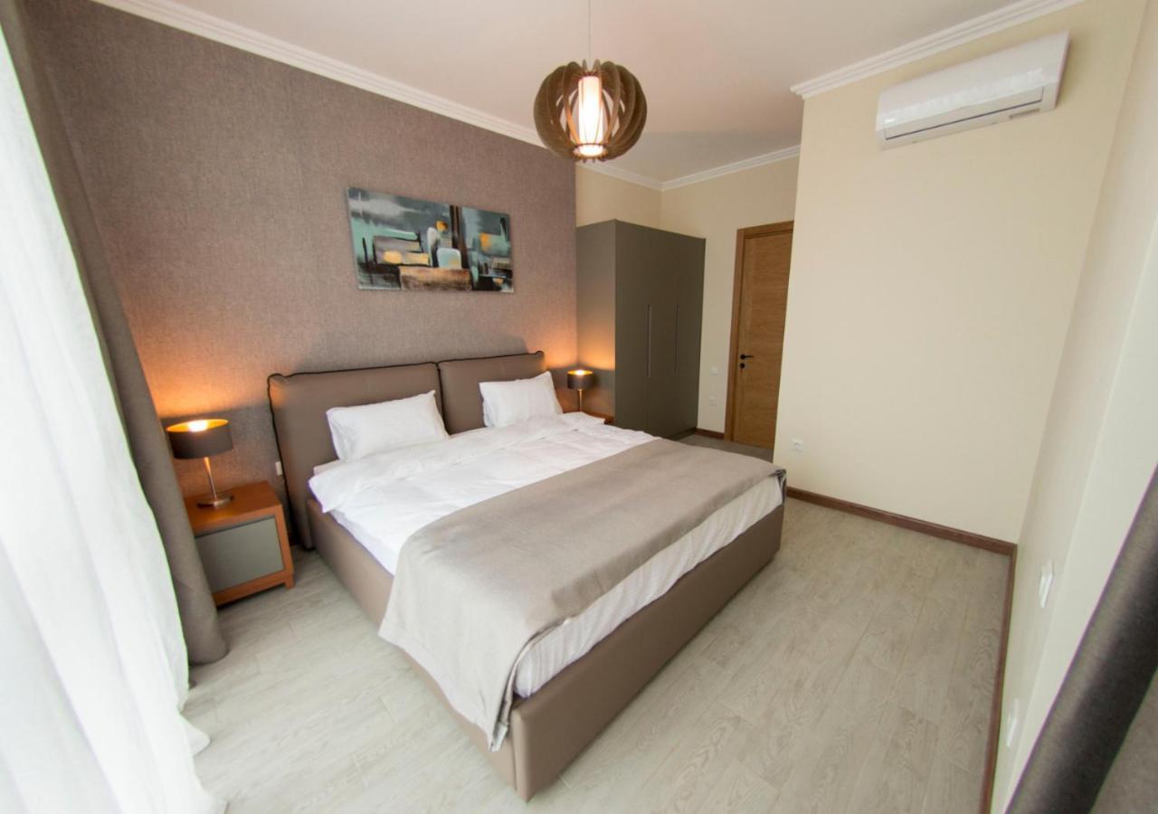 Season Suite Apart-Hotel Batumi Esterno foto