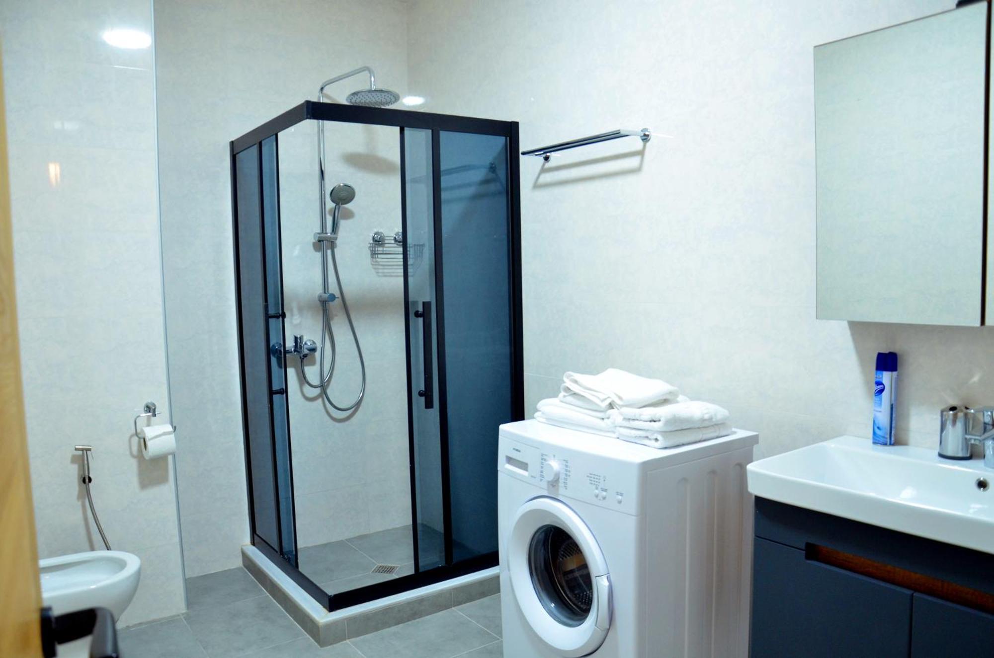 Season Suite Apart-Hotel Batumi Esterno foto
