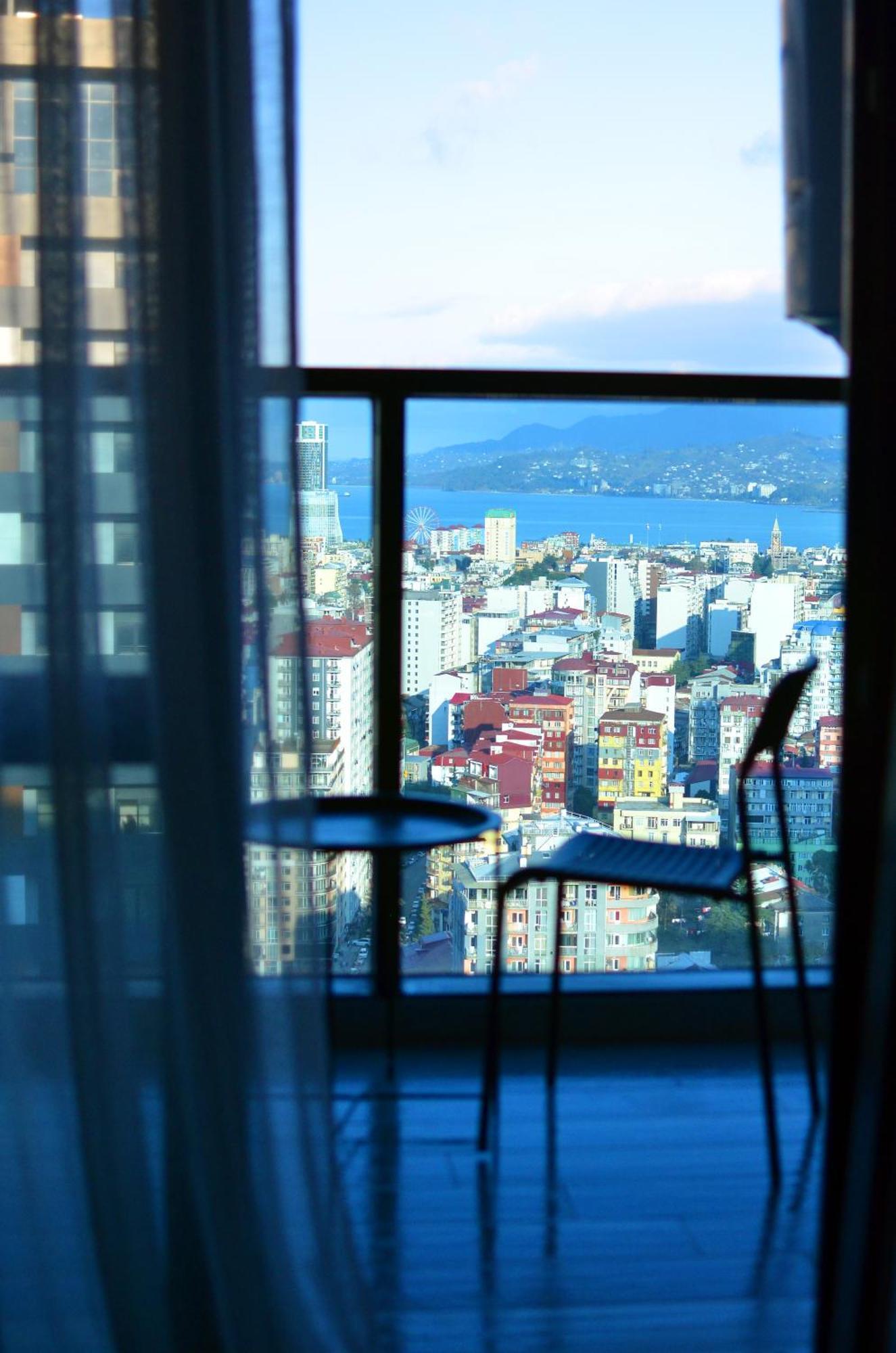 Season Suite Apart-Hotel Batumi Esterno foto
