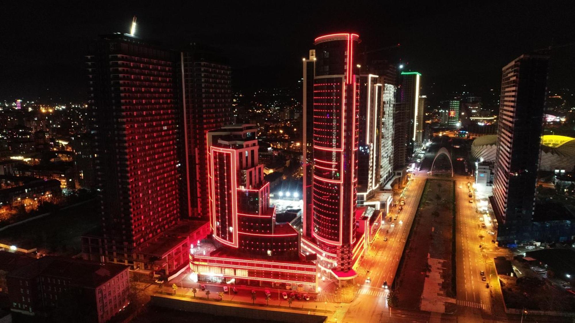 Season Suite Apart-Hotel Batumi Esterno foto