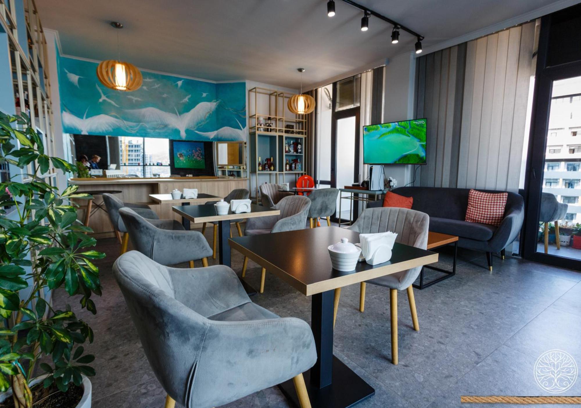 Season Suite Apart-Hotel Batumi Esterno foto