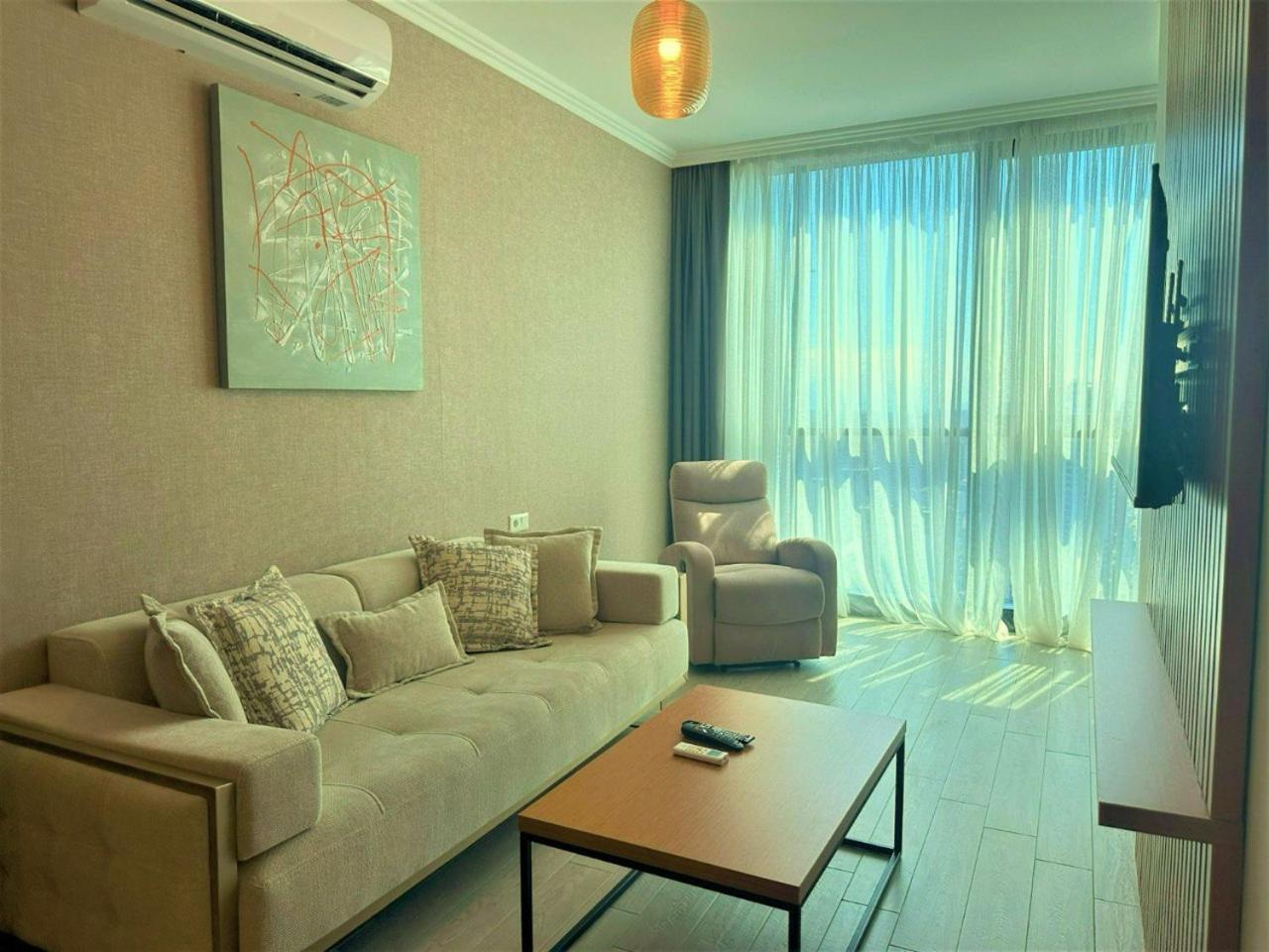 Season Suite Apart-Hotel Batumi Esterno foto