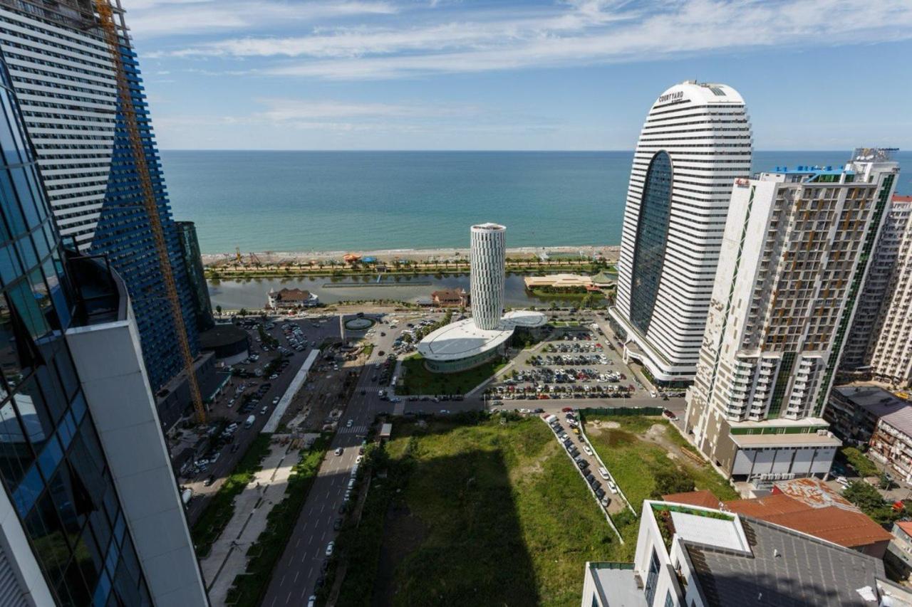 Season Suite Apart-Hotel Batumi Esterno foto